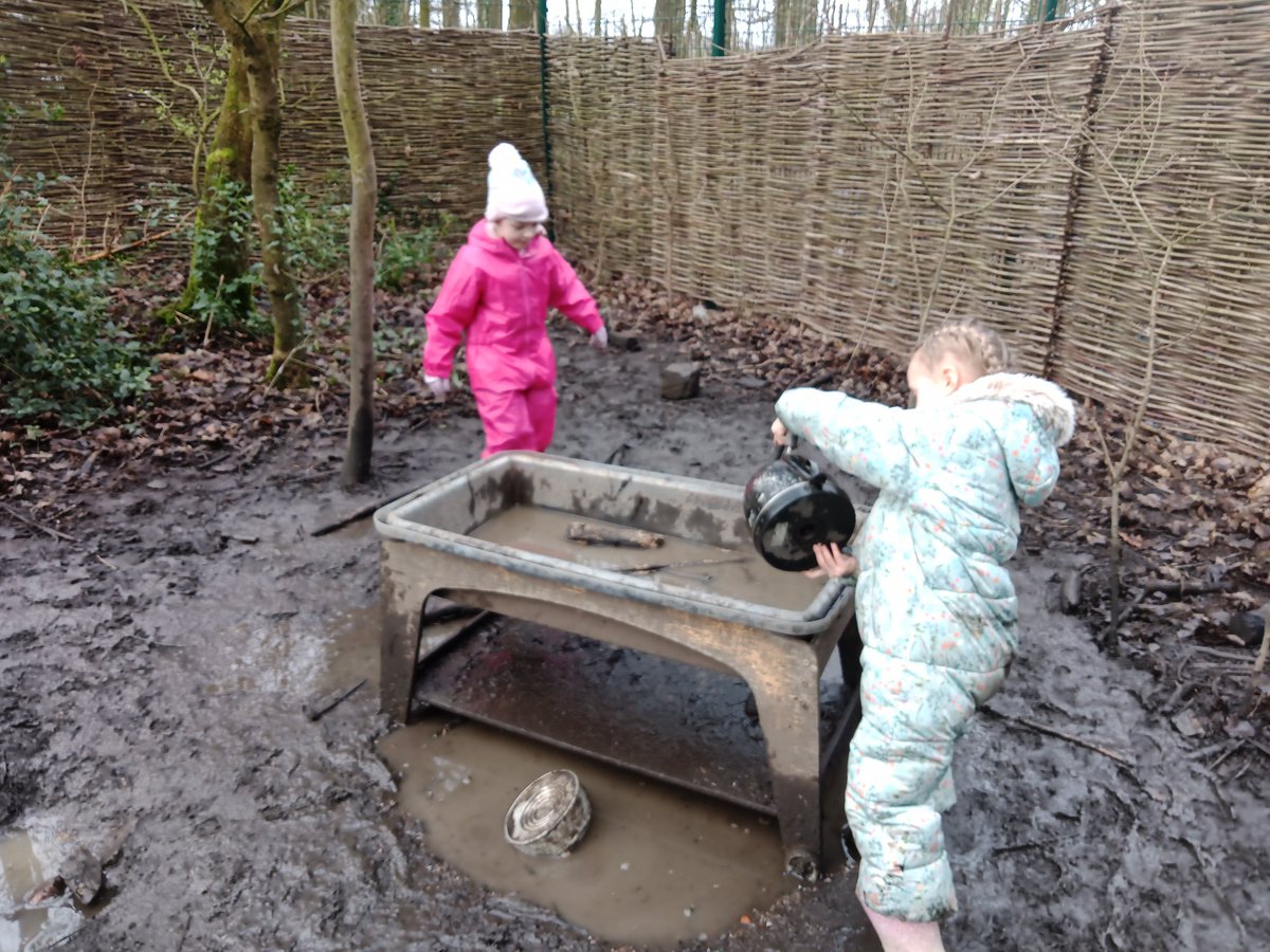 Miss Dennett tweet media