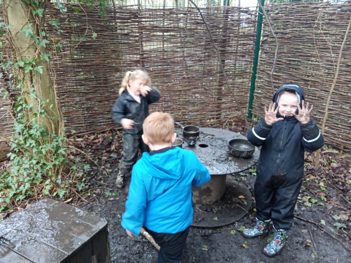 Miss Dennett tweet media