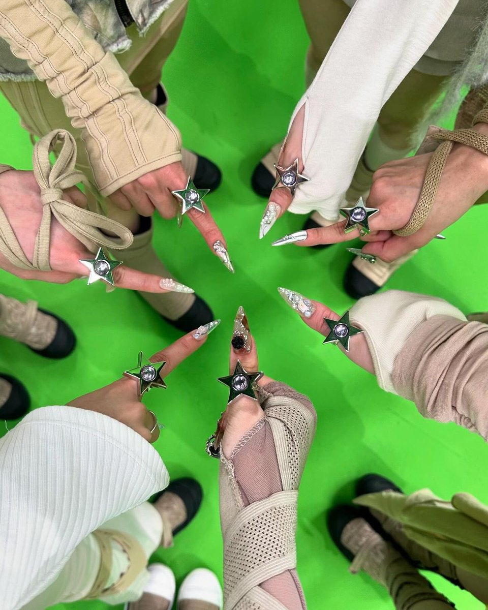 IAoi99's tweet photo. 💜🤍💛

Hoping my girls stay happy &amp; healthy always✨

#Kep1er 
#0T7
#OT9 
#T0gehterF0rever✨ https://t.co/GKZpUEm7Lt