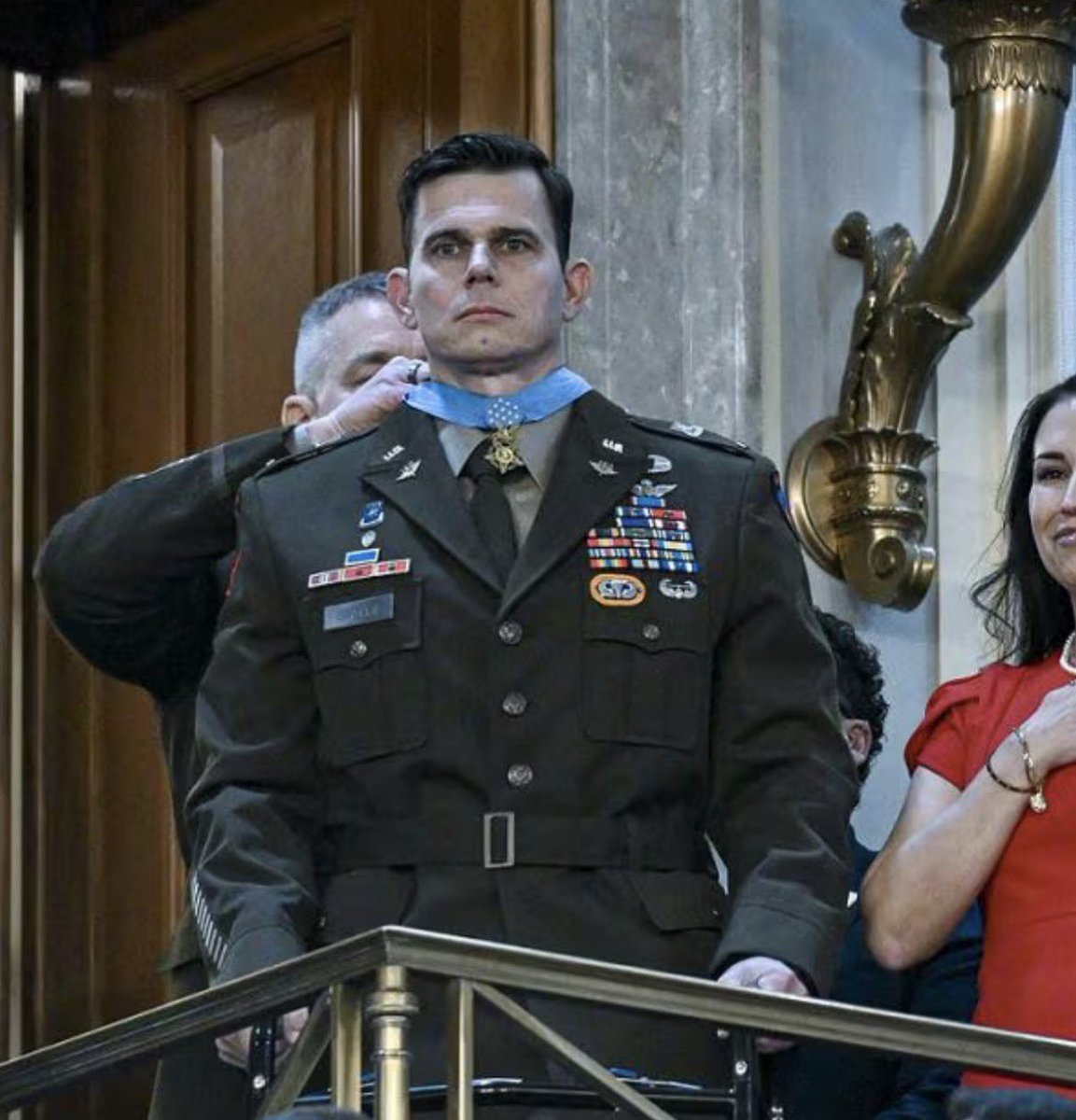 NikkiEdit's tweet photo. Porque Eric Slover, de la operación de la captura de Maduro se parece tanto a Demetrian Titus de Warhammer 40K https://t.co/vWC3WrTnST