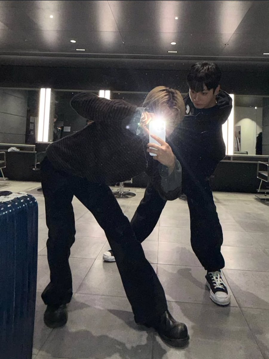 I fear we have moved on too fast from this jikook photo
