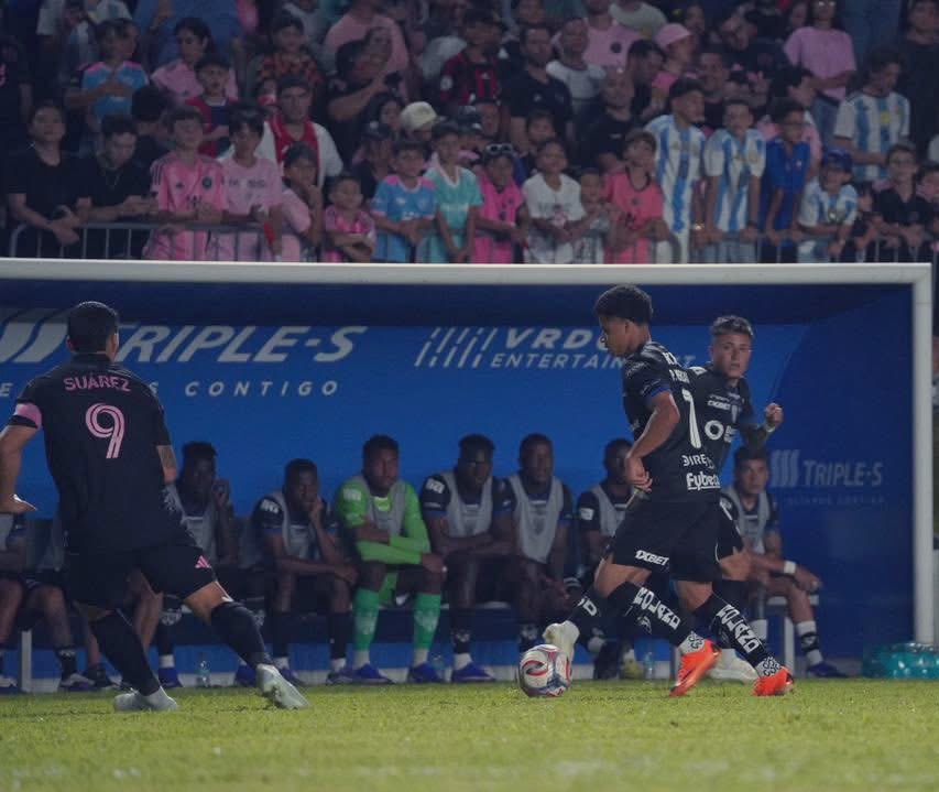 Ayer fueron a ver a Messi y terminaron enamorados y hablando del juego de Patrik