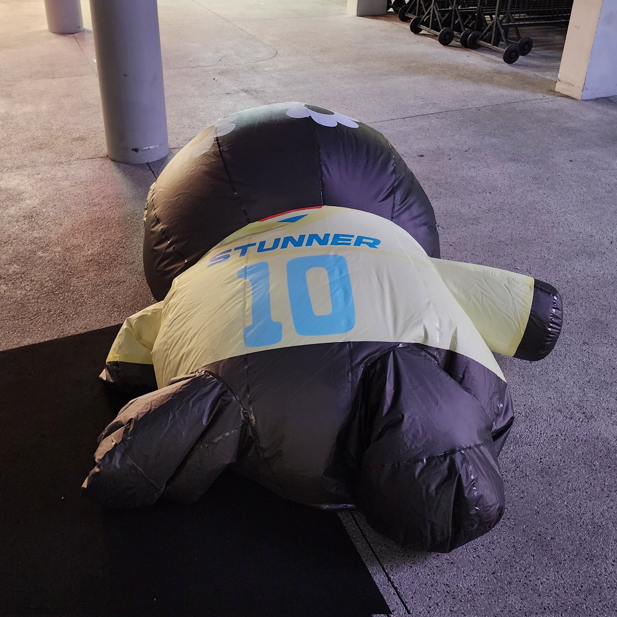 ไอเล่สิ้นลมแล้ว
#HAPPYTENDAY