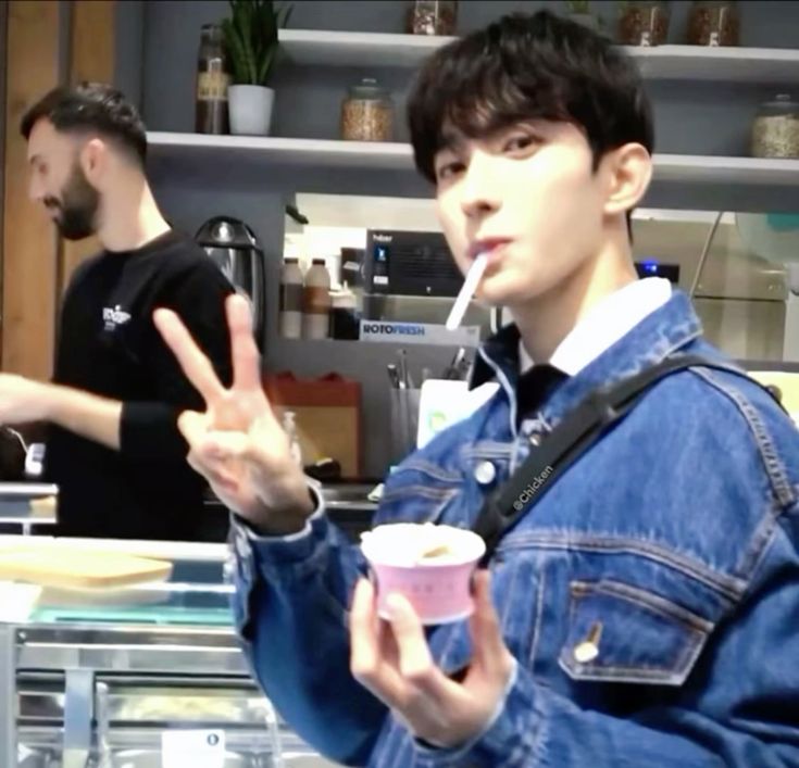 <a href="/TheForecaste/">‏ؘ</a> hi hello my future oa-mates! this is lee dokyeom yang dipanggil aa, uda, kakak, abang juga nengok. gue rajin jbjb dan bales diving kok, dan gue rasa, gue partner ngobrol yang enak? buat permulaan: 

efek samping itu, samping kanan atau kiri ya?