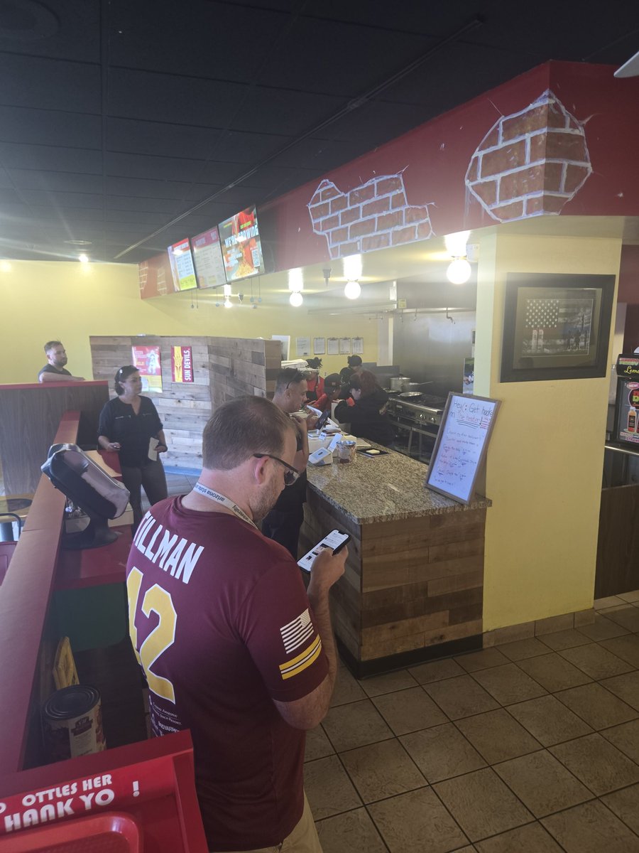BryanCa08778142's tweet photo. @Burritoexp chandler is popping this morning! Need my BSB before the debauchery begins!! https://t.co/7tx8SJ8Pri
