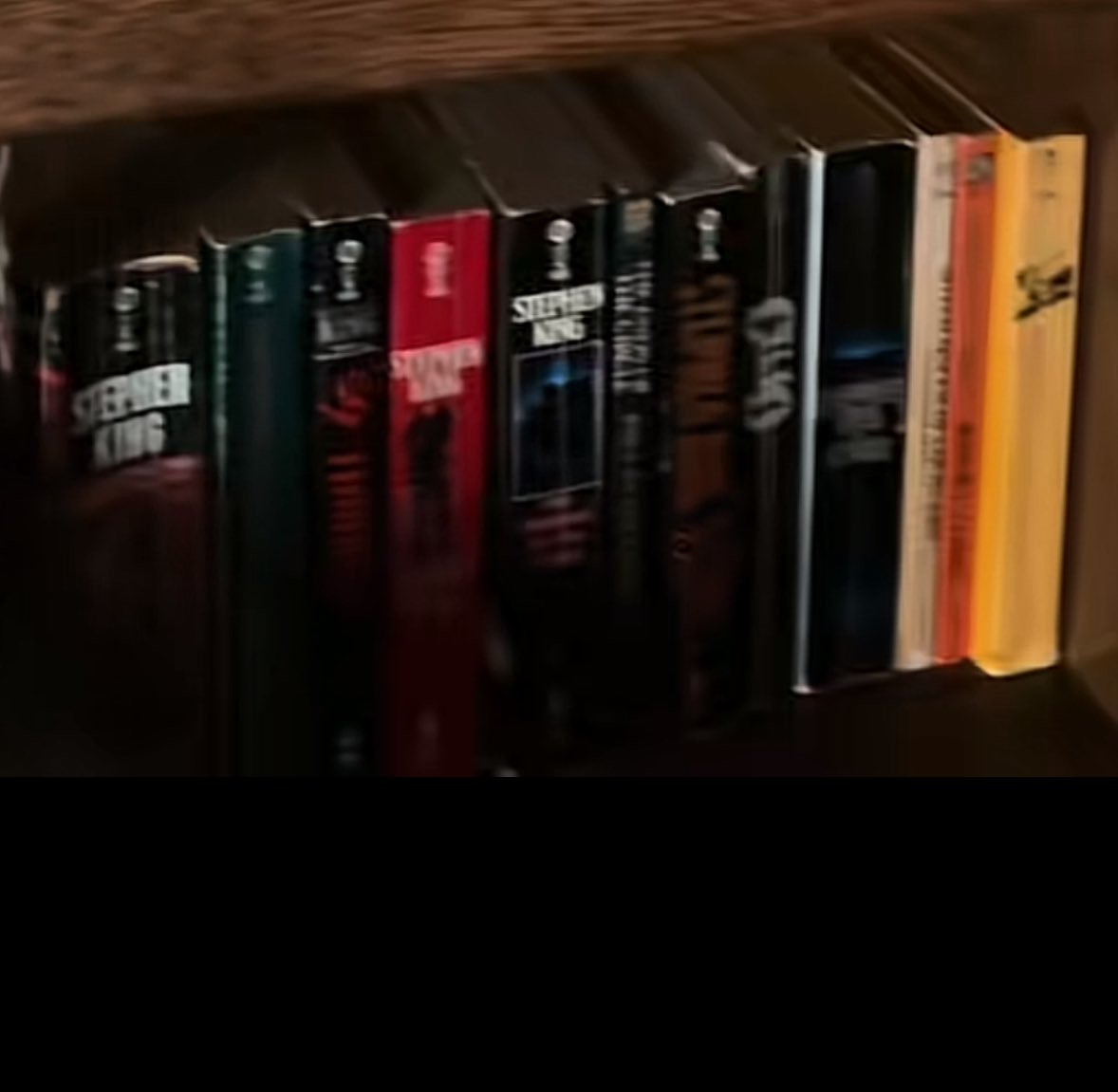 mirela_9032's tweet photo. i THINK Will likes stephen kings books but im not sure tho https://t.co/lm22kDwnF3
