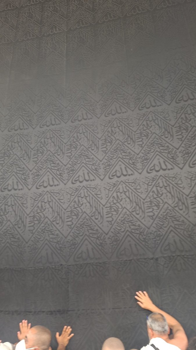 اللہ یہ نہیں دیکھتا کہ تم کتنے عرصے بعد اس کی طرف لوٹے ہو، وہ بس تمہاری تڑپ اور تمہاری توبہ کو دیکھتا ہے۔"
انسان حساب رکھتا ہے، میرا رب تو بس گلے لگا لیتا ہے..
استغفراللہ ربی من کل ذنب واتوب الیہ❤️
#نازلی