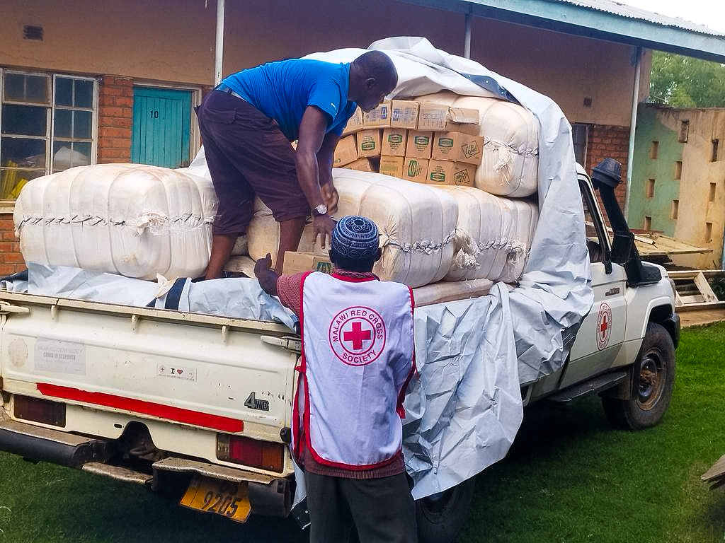 kopanomasilo6's tweet photo. This #YearOfTheVolunteer, I’m reminded that when a crisis comes, our #RedCross volunteers move first.

Across Zambia, Zimbabwe &amp; Malawi — from flood response to health outreach — they show up, push forward and serve with dignity.

Proud of our foot soldiers of humanity. https://t.co/xJEvY1pzlj