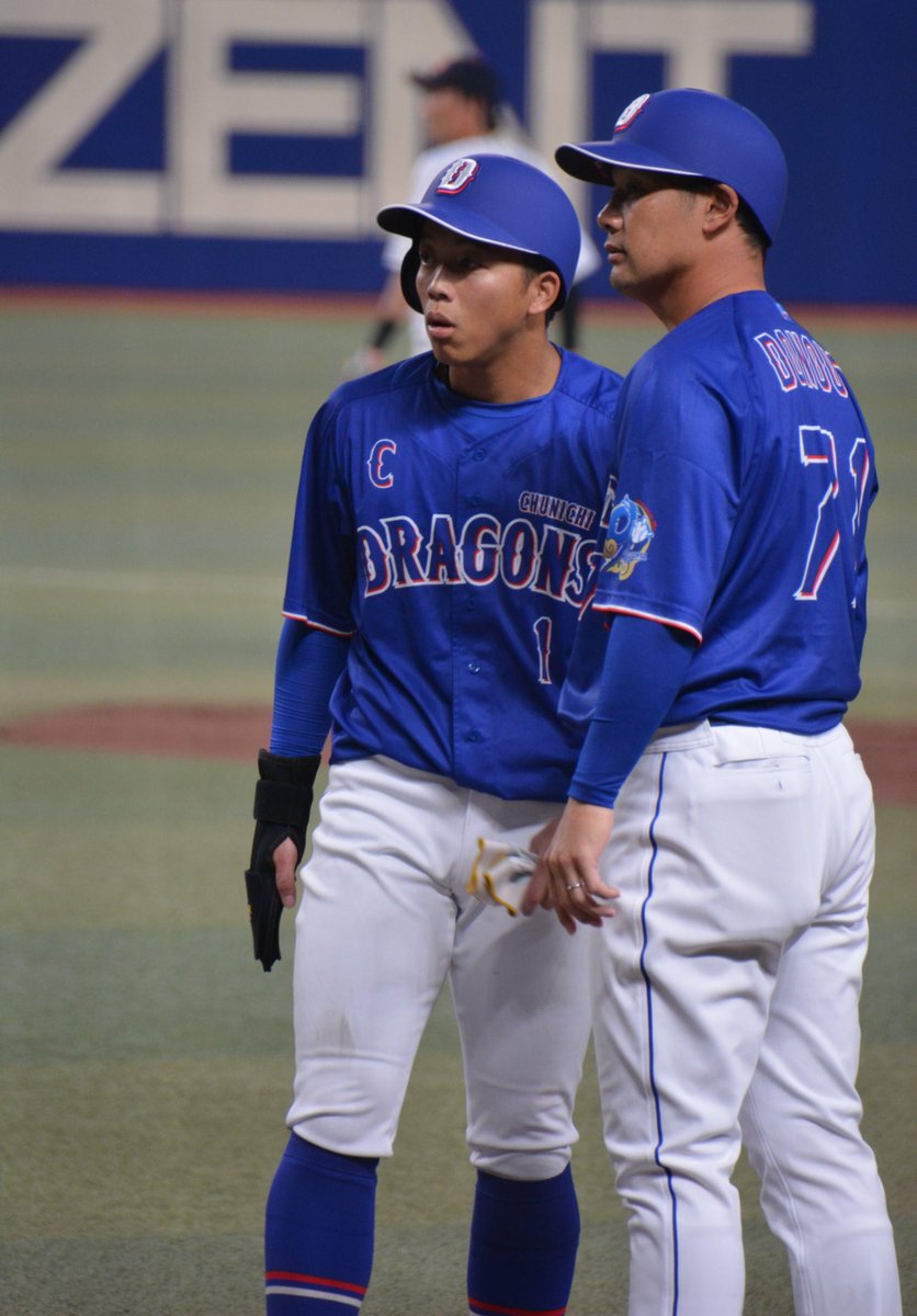 2026.2.27 vs.侍ジャパン ． 堂上コーチと👀 ． #中日ドラゴンズ #岡林勇希