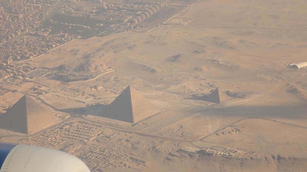 UnchartedX1's tweet image. Leaving nor cal on a foggy and very early morning, 28ish hours and 3 flights later landing with quite a view. After many trips here this is, I think, the first time I've had this spectacular flight path into Cairo! #egypt #pyramids