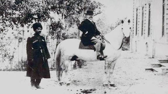 با این شرایط اسم رضاخان رو فقط میشه روی طویله و اصطبل گذاشت