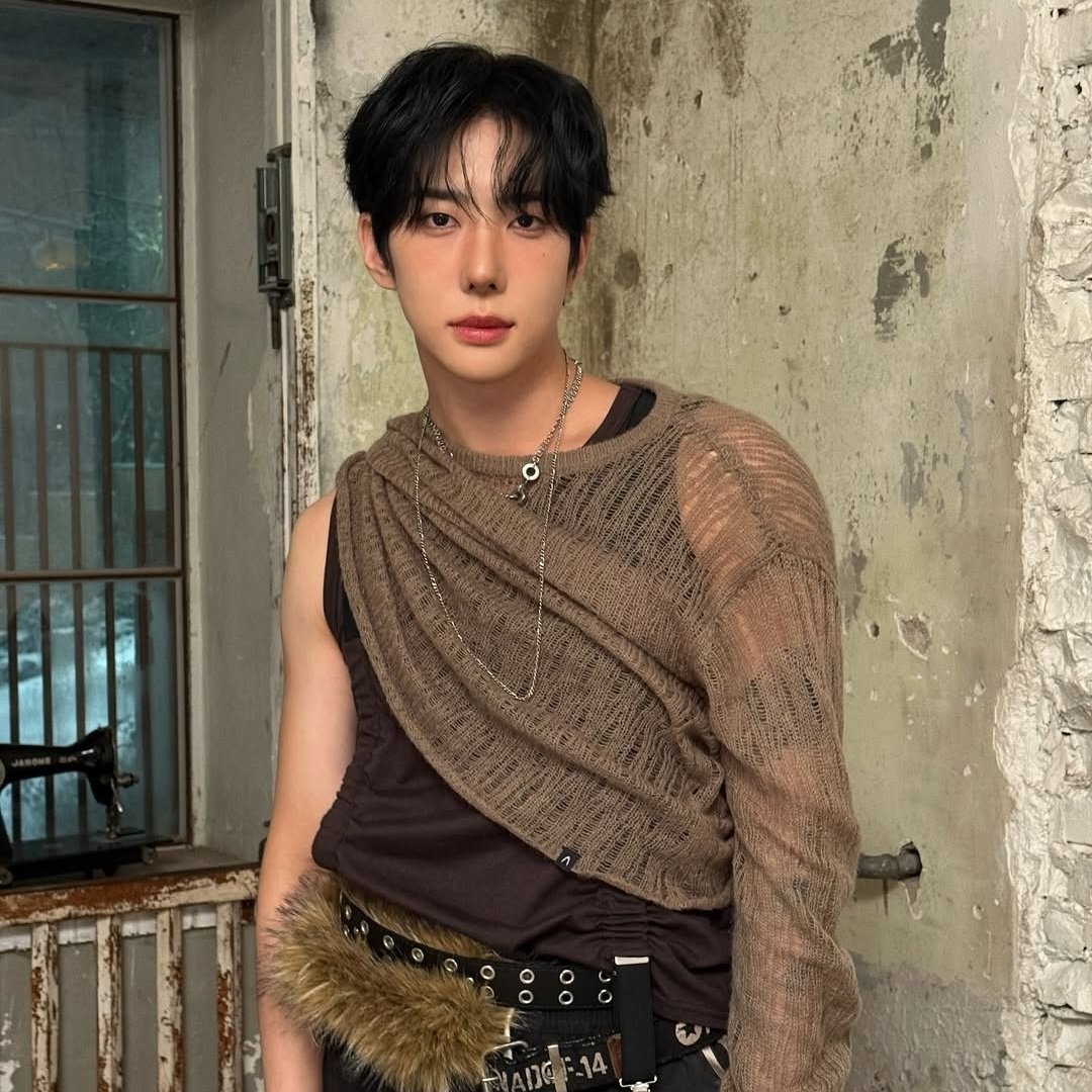 jongwoo pics tweet media