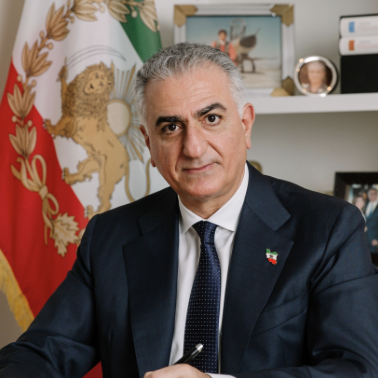 calebmclambsura's tweet photo. Reza Pahlavi on the Kurds Uniting Against the Islamic Regime:

"We can expect the Iranian army to fulfill its national and patriotic duty, to stand with the people, and to defend Iran against both the Islamic Republic and separatists."

This idiot is actually comparing the Kurds to the Regime. Calling on soldiers in Iran to fight against their Kurdish Compatriots at this time of war is a shockingly selfish & bigoted decision. Both for the Kurds & the Persians seeking independence from this Regime. 

Now is a time for Unity Against the Regime, not division amongst yourselves. 

Pahlavi is trying to alienate the Kurds and paint them as Separatist Terrorists. Reminds me a lot of a certain Turkish President as well. 

STAND STRONG! FREE THE PERSIANS! FREE THE KURDS! Kurdistan will be free! ❤️☀️💚