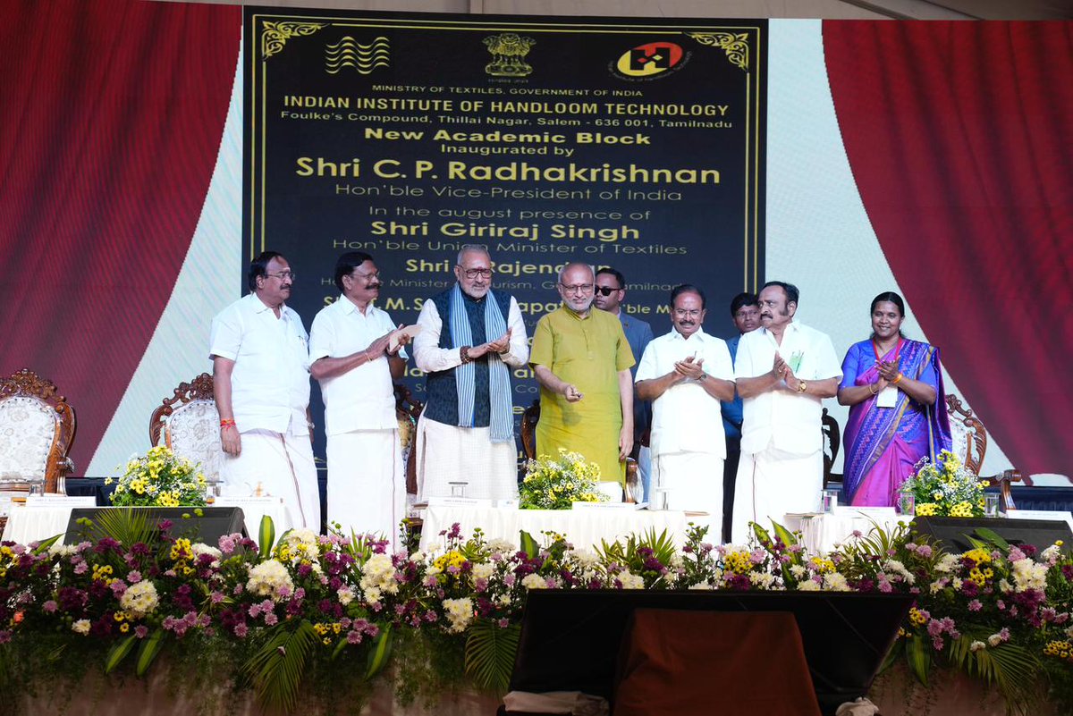 TheSalemNew's tweet photo. Honb'l @VPIndia inaugurated the New academic block at Indian Institute of Handloom Technology (IIHT), Salem.
Also visited an exhibition of Handloom products from all over India.
Salem Needs IIT/IISc/AIIMS @CPR_VP @tmselvaganapat @SalemSivalingam
#Salem #IIHT https://t.co/0Uf25YhQ3m
