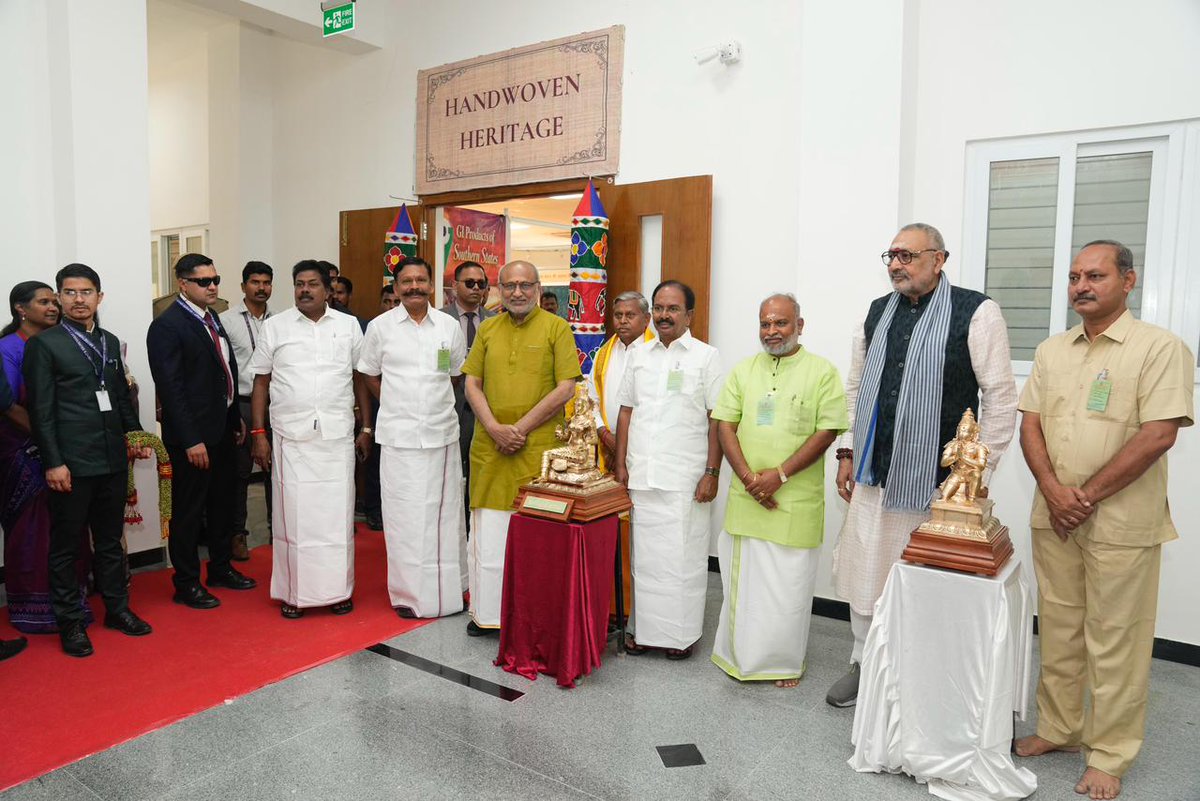 TheSalemNew's tweet photo. Honb'l @VPIndia inaugurated the New academic block at Indian Institute of Handloom Technology (IIHT), Salem.
Also visited an exhibition of Handloom products from all over India.
Salem Needs IIT/IISc/AIIMS @CPR_VP @tmselvaganapat @SalemSivalingam
#Salem #IIHT https://t.co/0Uf25YhQ3m