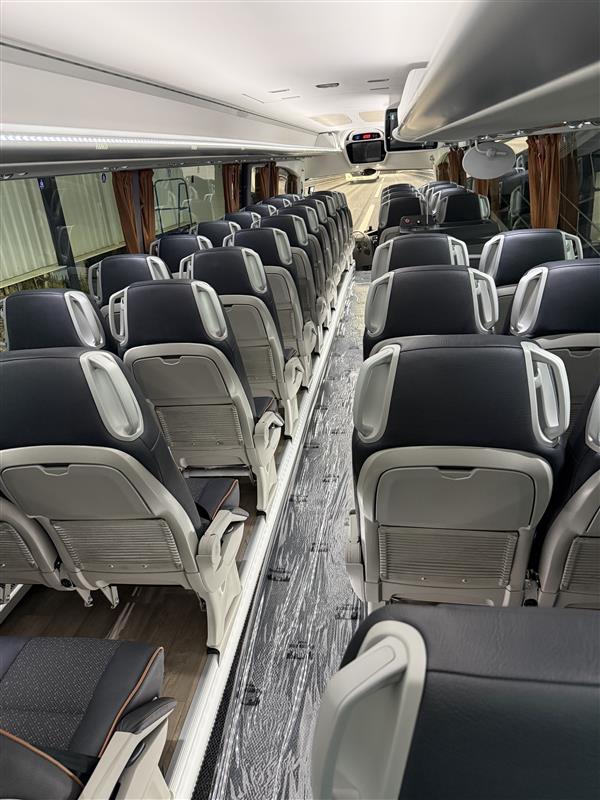 Moving PEOPLE tweet media