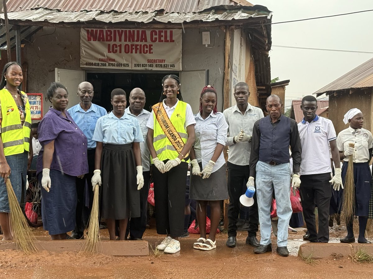 AtimMel22's tweet photo. Let the Pearl Shine Brighter✨Earlier today I joined Miss Tourism Uganda and Young Ambassadors from Discovery Junior School to clean up ,Let the Pearl Shine Campaign in Mutundwe💚.Community Service in Action.#LetThePearlShine#MissTourismUganda#CleanUpDrive😊 https://t.co/Cf2uhz0ewy