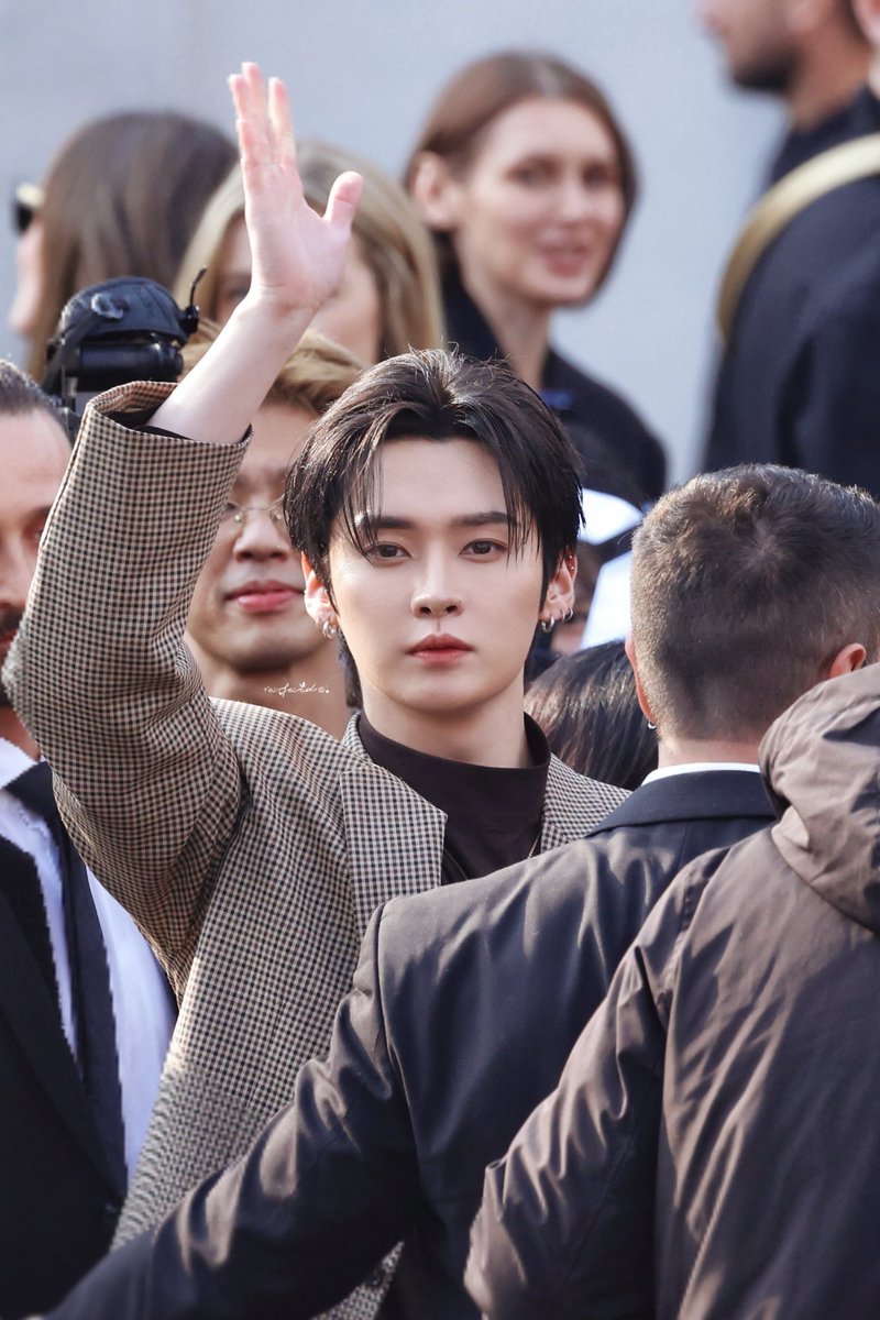 afaid_1025's tweet photo. 260227 Gucci

👋

#LeeKnowXGucciMFW
#GucciPrimavera
#GucciFW26 
#리노 #LEEKNOW
#StrayKids #스트레이키즈 https://t.co/5u5j7bh0uO