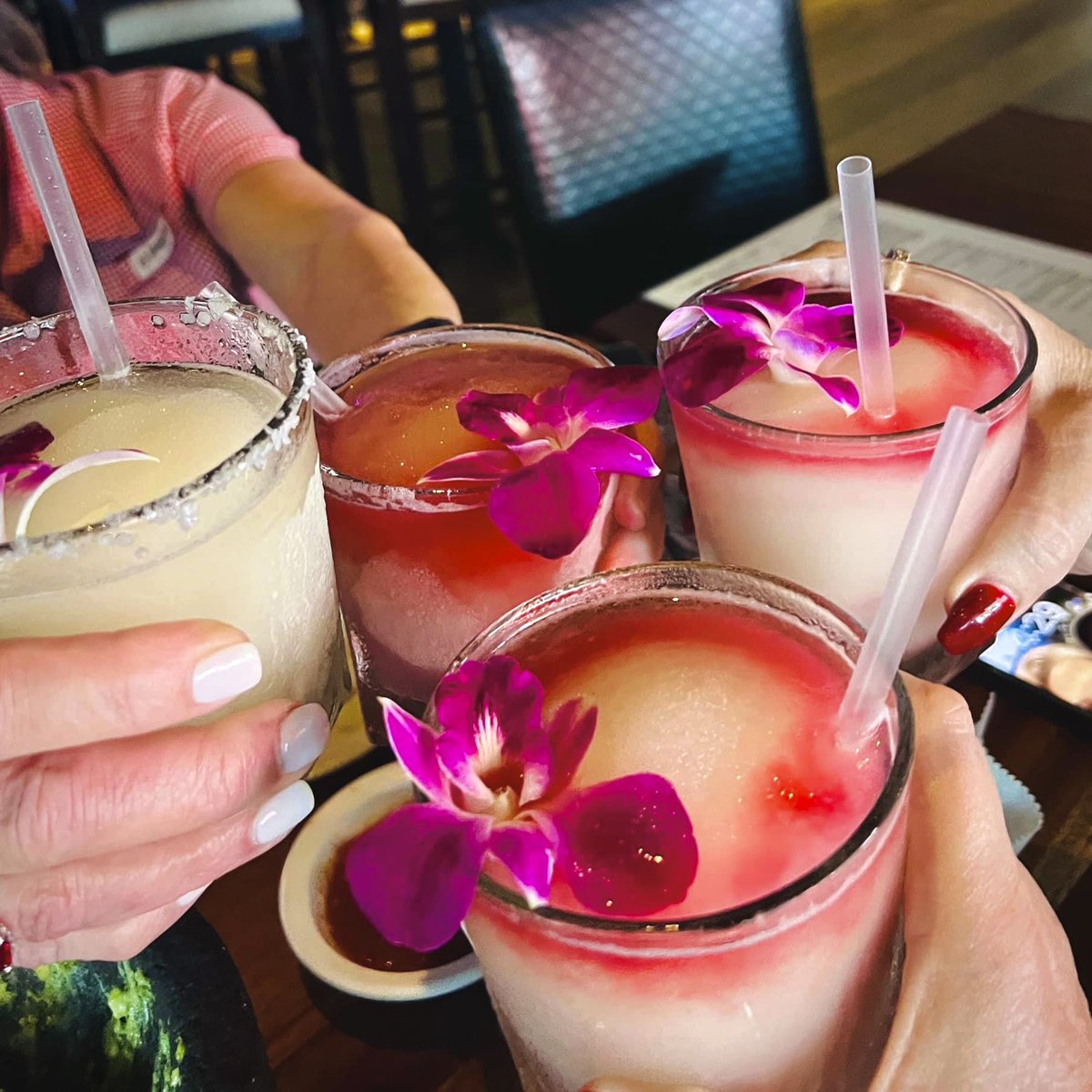 anamiastexmex's tweet image. Happy Hour is a great time for friends. Share this post with your HH gang and enjoy! 😍 🍹

#happyhour #friendtime #texmex #margaritas