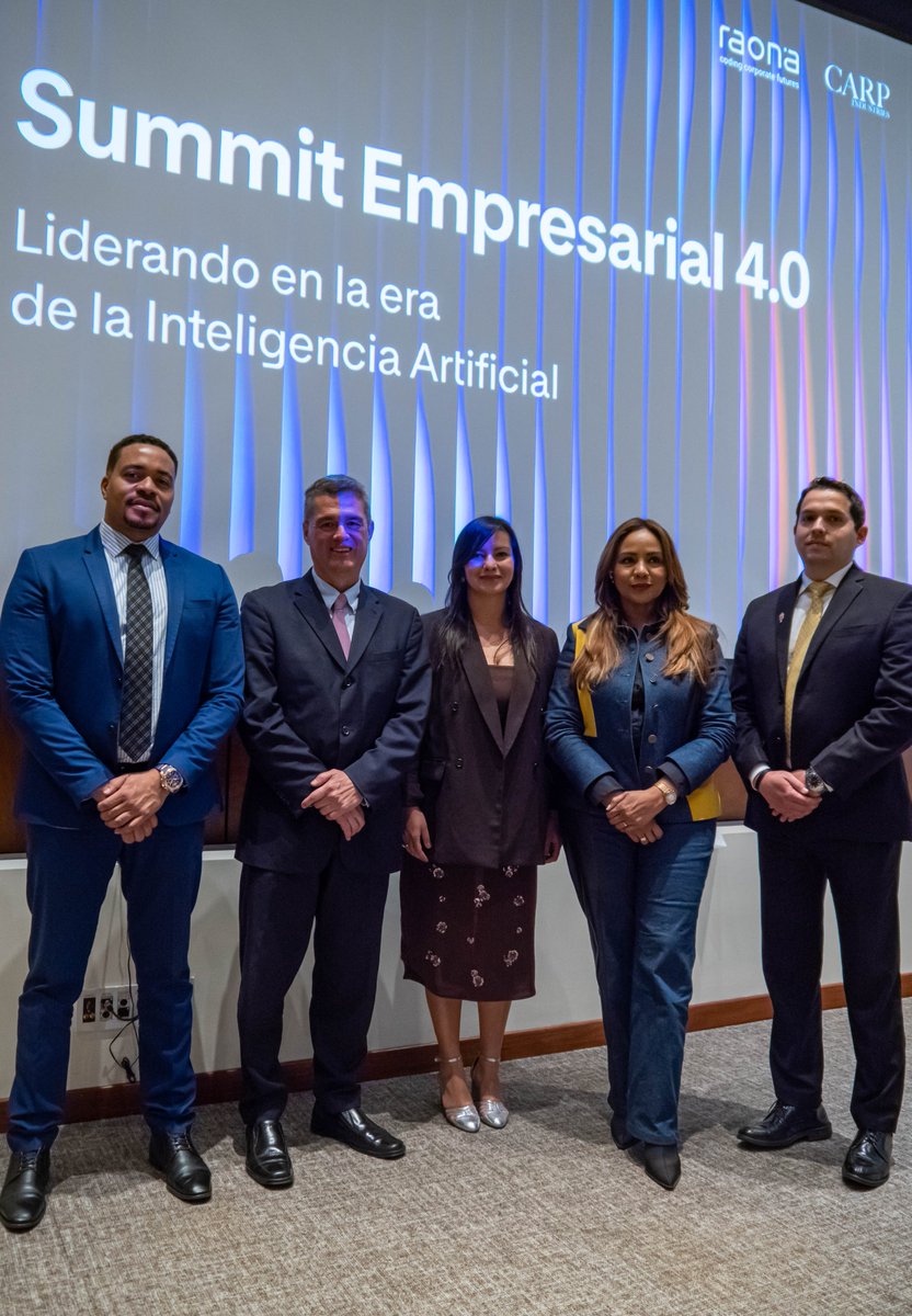 UNIR_Colombia's tweet photo. Más de 200 líderes, ejecutivos y estudiantes del #MBAExecutive analizaron cómo la IA en los negocios está transformando la estrategia, el talento y el #LiderazgoEmpresarial 🚀📊

🎙️Carlos Raúl Yepes, @patisner de #UNIR, Libardo Andrés Carpio de Yiki AI y Yehimy Rincón de #Raona💼 https://t.co/hbHF3hL4ly