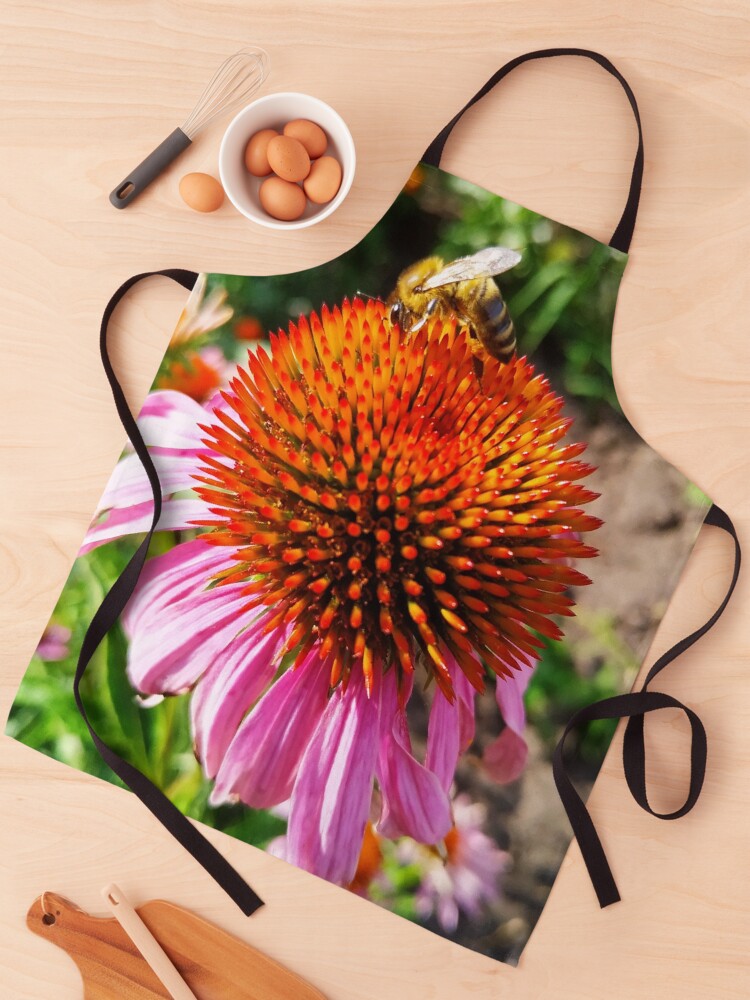Antony66080183's tweet image. Nature doesn’t try to be perfect — and that’s exactly why it’s beautiful 🌸
redbubble.com/i/framed-print…
#echinacea #flower #macro #nature #floral #garden #aesthetic #botanical #pink #summer #naturalbeauty #iphonecase #wallart #redbubble #design