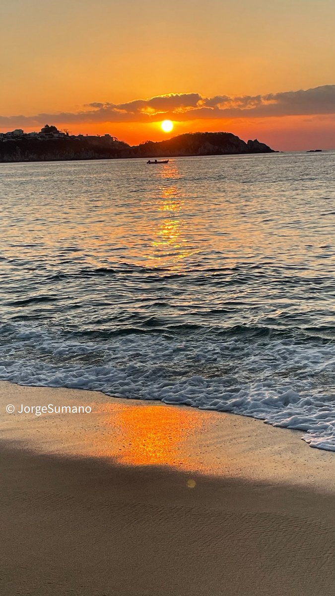 Fotografía “Un amanecer en Huatulco”