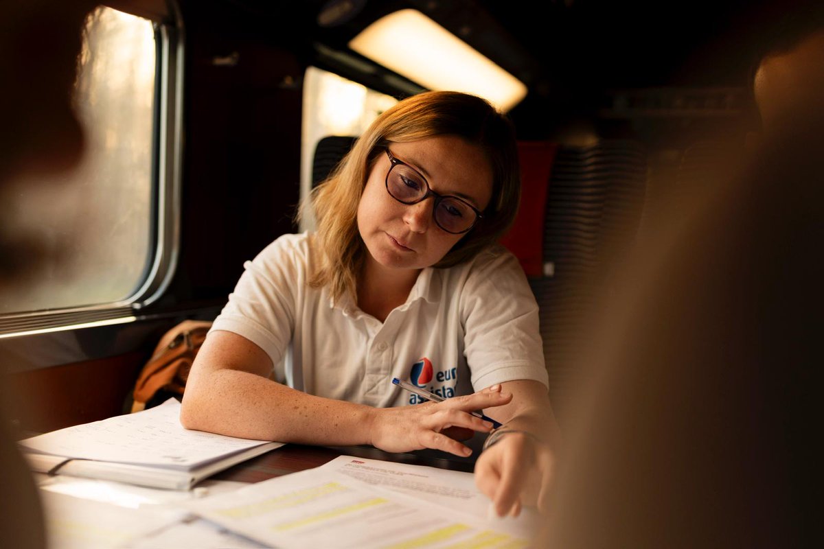 EA_FRA's tweet image. 🚅 À bord du Train des Neiges, Europ Assistance organise le rapatriement de ses clients blessés au ski.

Equipes médicales et chargés d’assistance anticipent et coordonnent l'ensemble du trajet avec nos partenaires, pour un retour en toute sécurité.

#youlivewecare #assistance