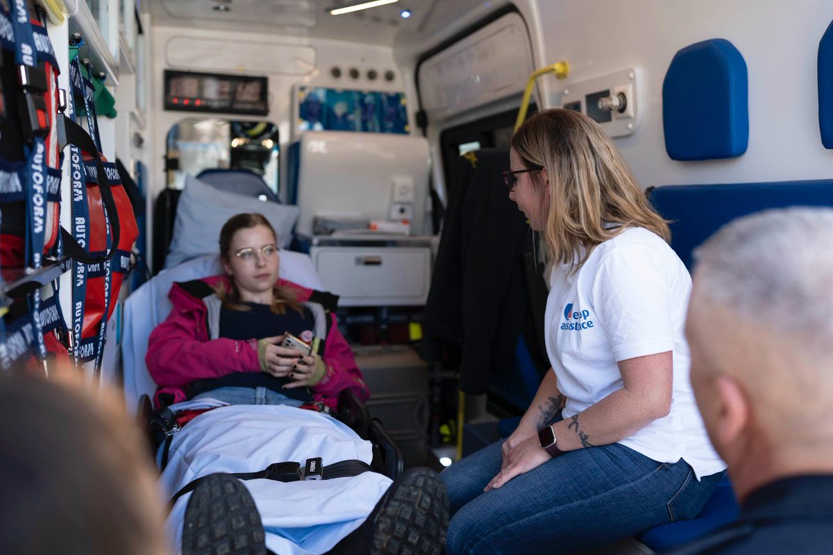 EA_FRA's tweet image. 🚅 À bord du Train des Neiges, Europ Assistance organise le rapatriement de ses clients blessés au ski.

Equipes médicales et chargés d’assistance anticipent et coordonnent l'ensemble du trajet avec nos partenaires, pour un retour en toute sécurité.

#youlivewecare #assistance