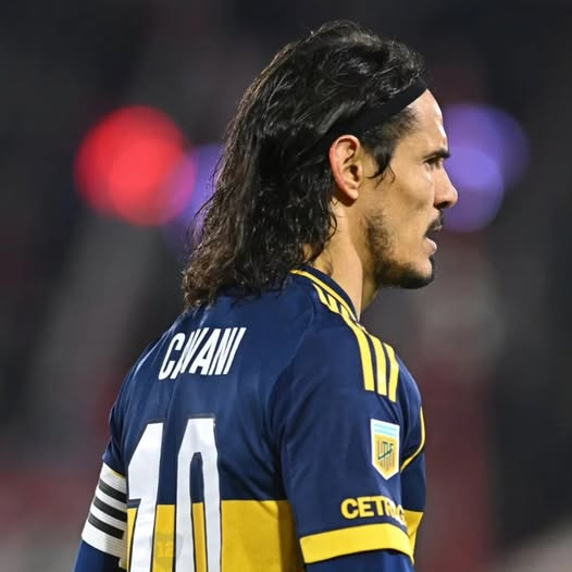 la12tuittera's tweet photo. ⚠️🇺🇾 EDINSON CAVANI desde que sufrió la lesión en la espalda el 2/2/2025:

➡️47 partidos posibles
👕24 disputados
💯7 completos
⏱️1576 minutos
⚽️4 goles https://t.co/ne0tsEqAUf