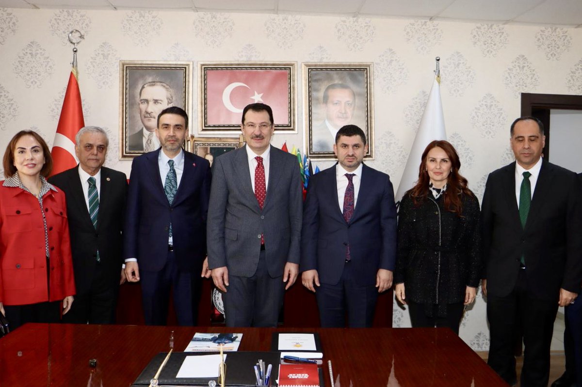 📍Mersin 

İl Başkanlığımızda gece gündüz demeden gayret gösteren güçlü teşkilatımızın yanındayız. 🇹🇷

Genel Başkan Yardımcımız ve Seçim İşleri Başkanımız Sayın <a href="/aliihsanyavuz54/">Ali İhsan YAVUZ</a> kıymetli milletvekillerimiz ve dava arkadaşlarımızla Ramazan-ı Şerif’in huzurunu ve muhabbetini