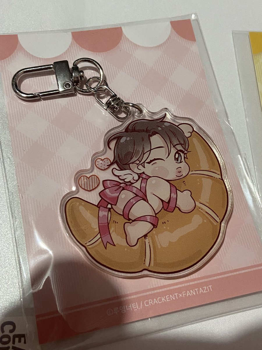 cosxmerch's tweet photo. Wts lfb bl merch~

Decluttering sale pa pm nalang po for prices 

#krbl #honeybear #mwwy https://t.co/ySXs3b4qWz