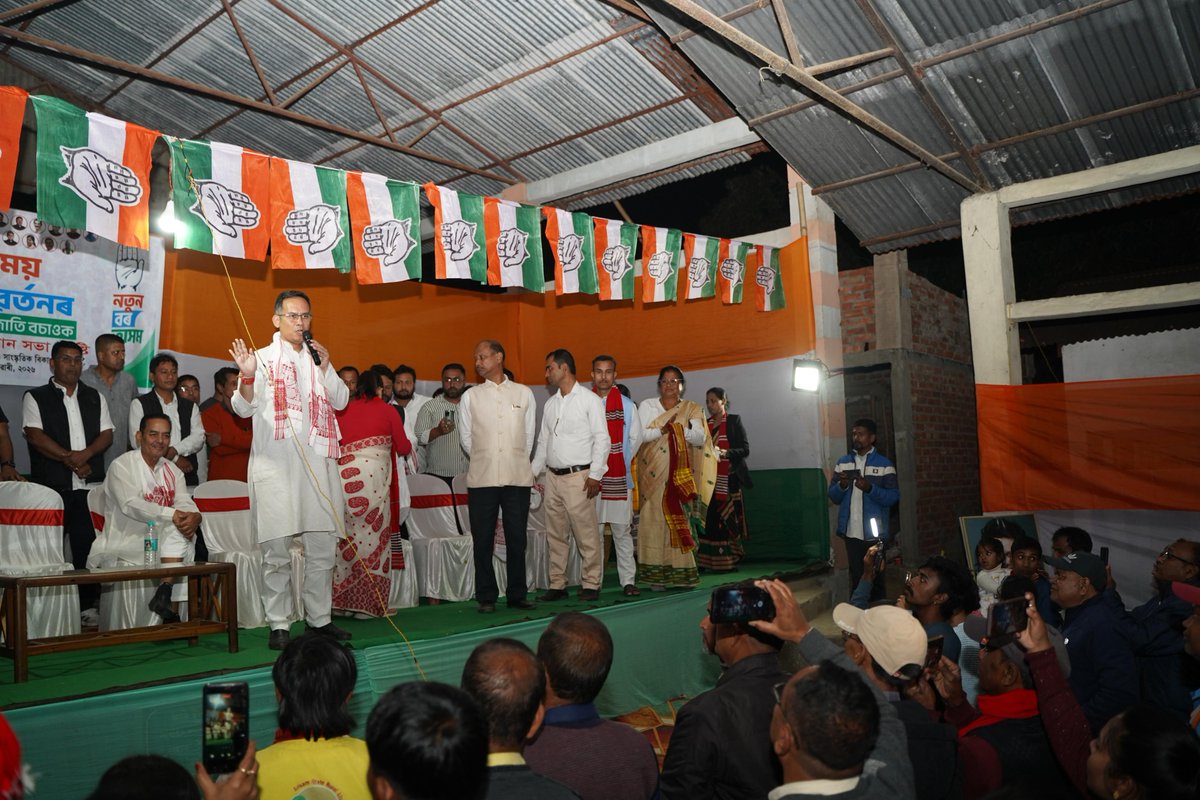 INCAssam's tweet photo. Deeply grateful for the overwhelming love and blessings from the people of Teok constituency!

The Xomoy Poribortonor Yatra saw a massive public response at the Sarbaibandha Public Hall today. The winds of change are blowing strong!

#NatunBorAxom
#XomoyParibortonor
#DekhotkoiMamiDaangorNohoi
#WhoisHBS