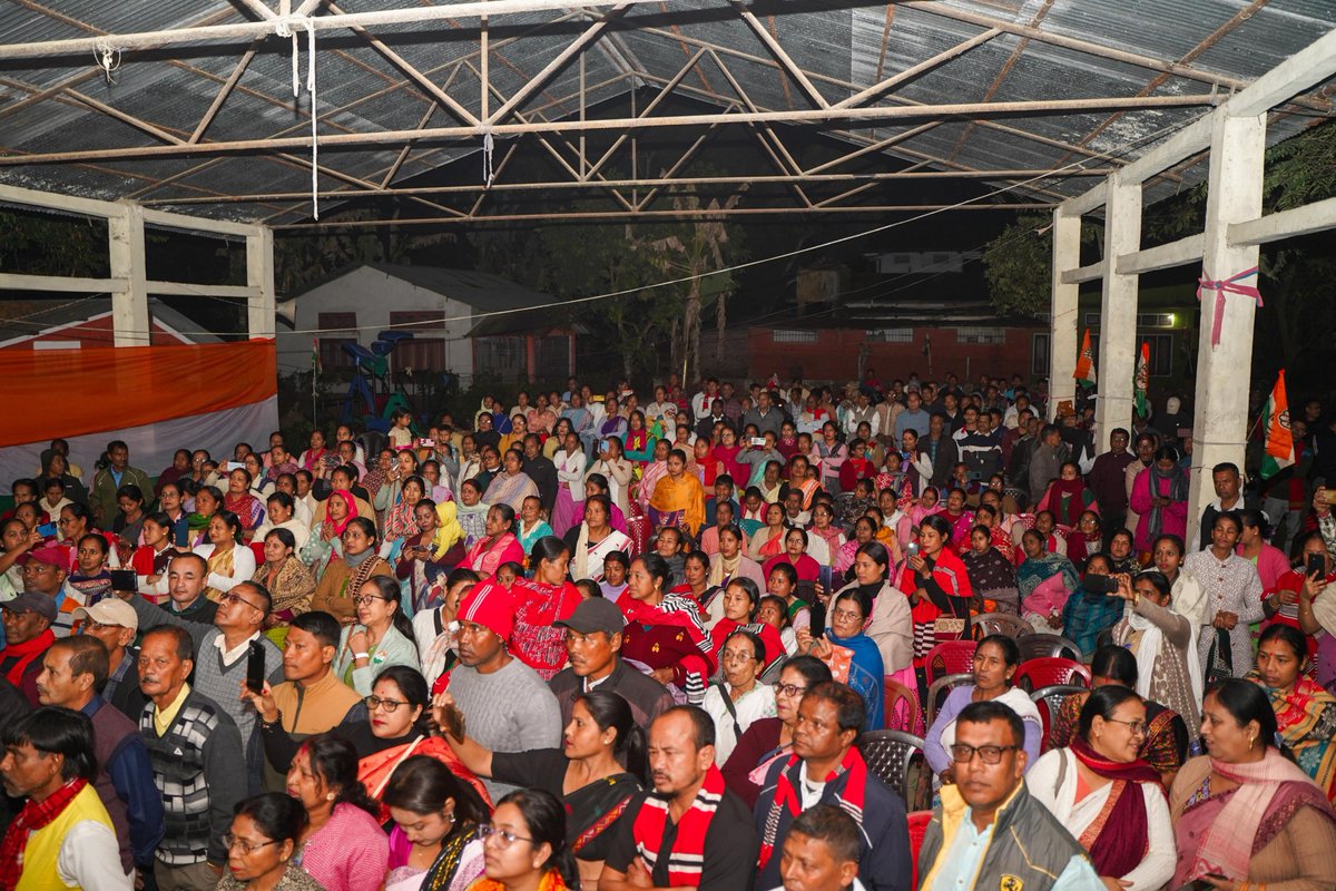INCAssam's tweet photo. Deeply grateful for the overwhelming love and blessings from the people of Teok constituency!

The Xomoy Poribortonor Yatra saw a massive public response at the Sarbaibandha Public Hall today. The winds of change are blowing strong!

#NatunBorAxom
#XomoyParibortonor
#DekhotkoiMamiDaangorNohoi
#WhoisHBS