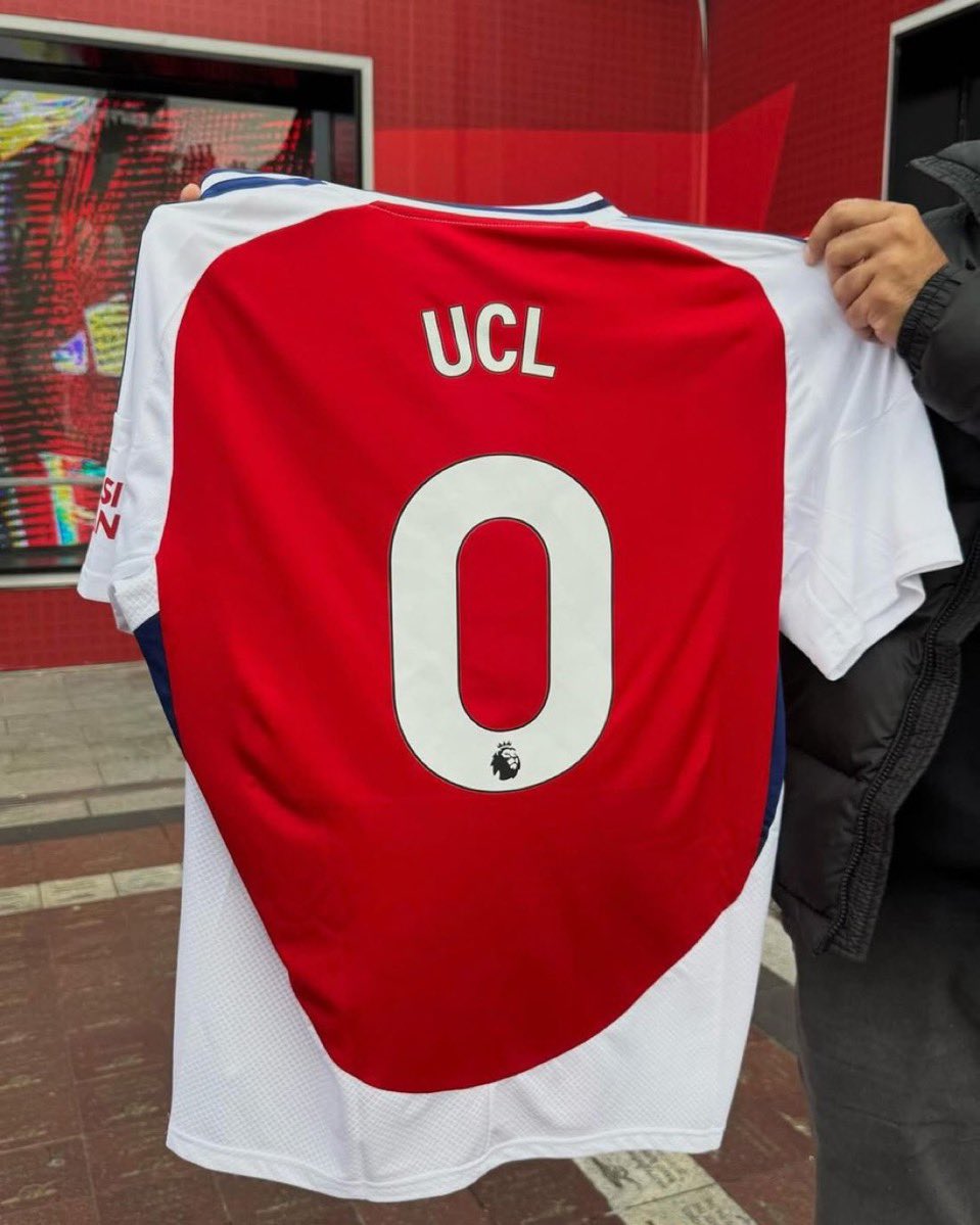 Joseph___OG's tweet photo. @Maestro_Gunner @TheBenanya A show you've never shined. Put your jersey on and enjoy the show. 😂 https://t.co/GqDs5PEM0M