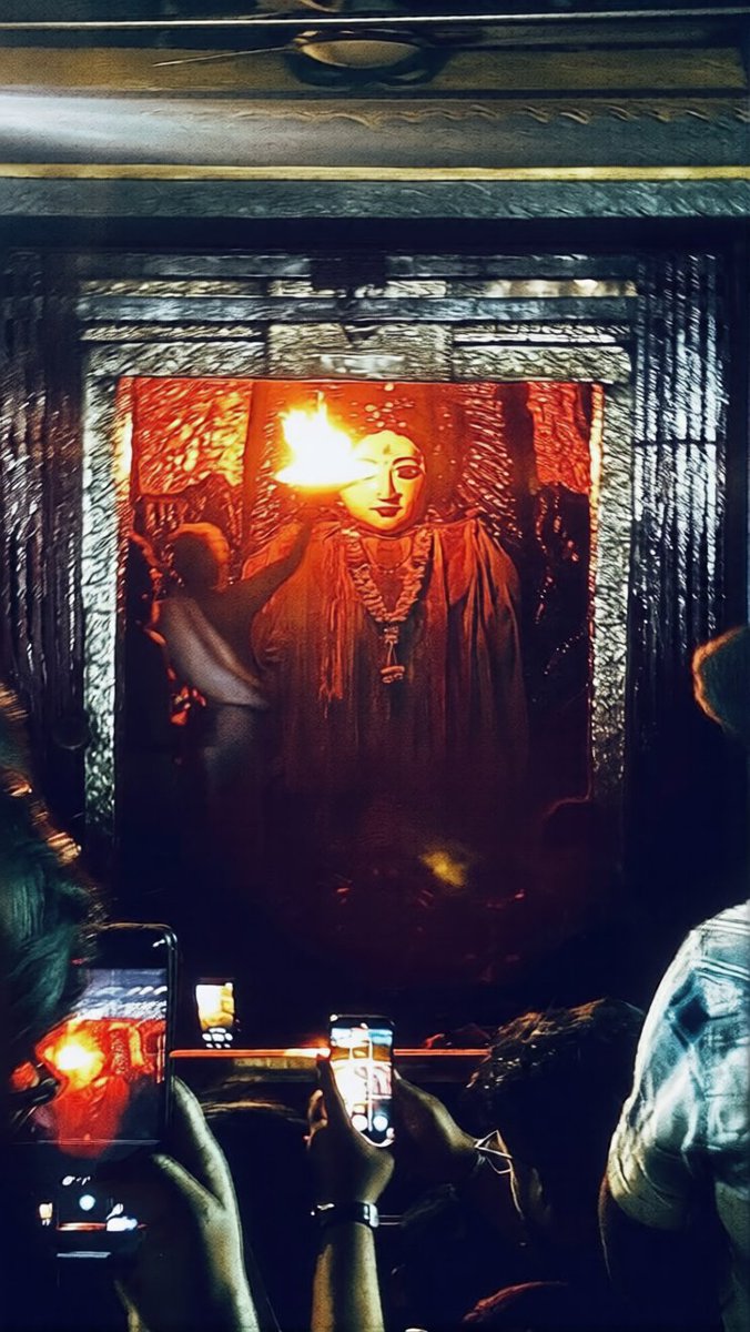 HiWarangal's tweet photo. భద్రకాళీ శరణం మమ ⛩️🔱🌺🪔🪷🍀🙏
#BhadrakaliAmmavariDarshanam
#FridayVibes
#27FEB2026
#CulturalHeritage 
#WarangalTemples 🇮🇳 https://t.co/LSjYUPOLBP