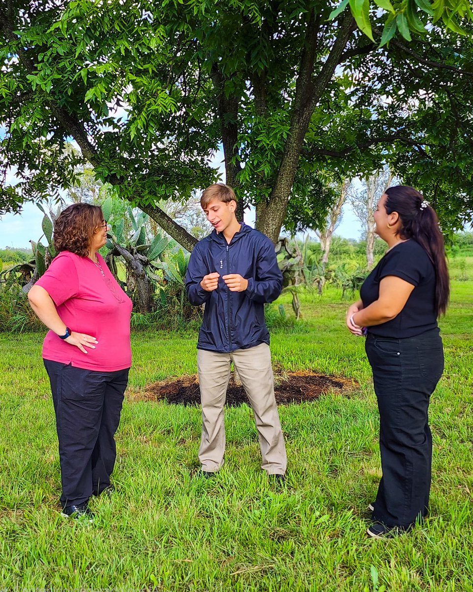 Visitamos El Nocedal, un proyecto donde Valentin y su familia se dedican  a la producción agroecológica de nuez pecan y a la elaboración de productos con valor agregado, que hoy alcanza una producción de más de 1.300 kilos anuales.

Este tipo de iniciativas reflejan el empuje, la