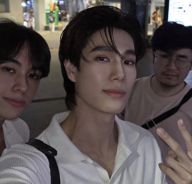 phuwin and his peace sign