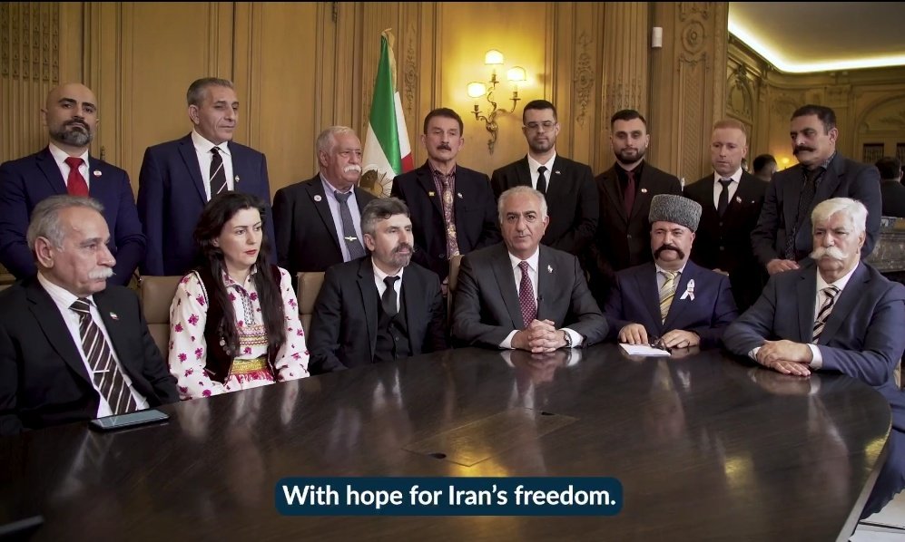 موژی tweet media