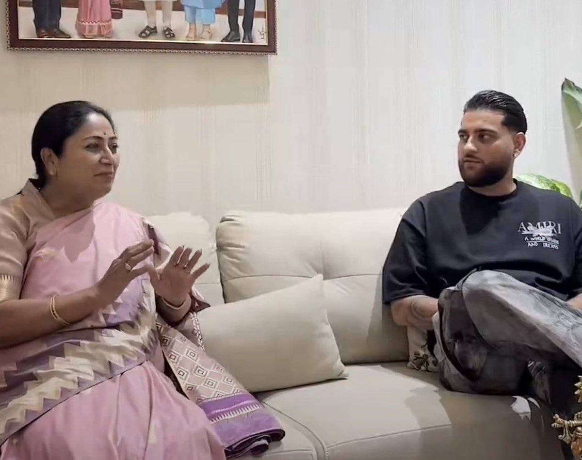 करण औजला भाई तू भी 

बनाया किसने आपको पंजाब ने 
सब कुछ किसने दिया आपको पंजाब ने 
साथ कौन देते है पंजाब के लोग 

क्या जरूरत पड़ी है वीरे भाजपा के नेताओ के साथ मिलने की ??

किसान आंदोलन भूल गया तू ? या याद है ? 

आज से अपना बाईकाट तेरे साथ बाक़ी कुछ नहीं कहना जो मर्जी करो ……😡