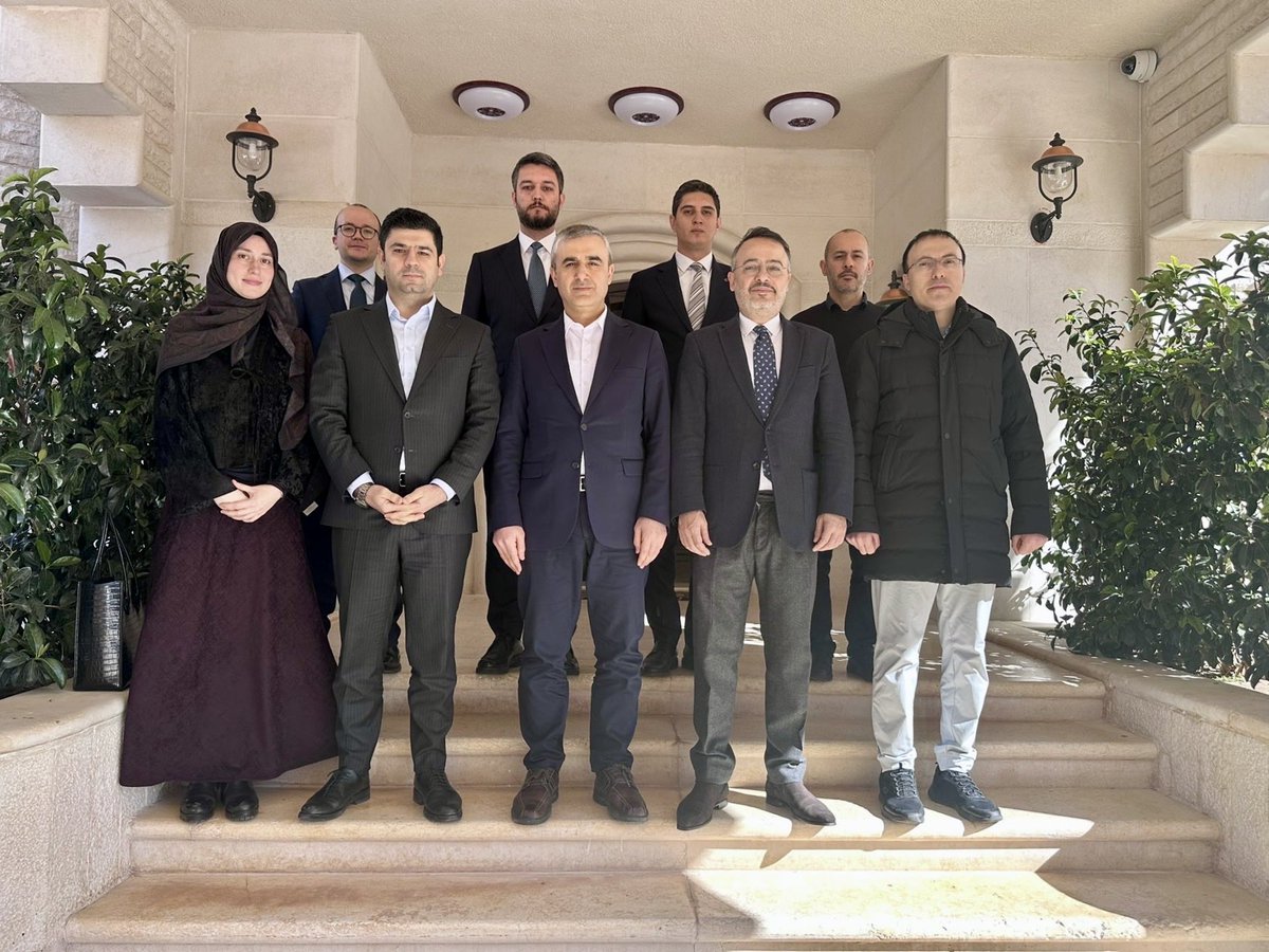 Büyükelçi Dr. <a href="/nuhyilmaz/">Nuh Yılmaz</a>, Suriye’de temaslarda bulunan Savunma Sanayii Başkan Yardımcısı Sayın Hüseyin Avşar, SSB Uluslararası İşbirliği Daire Başkanı Sayın Ertaç Koca ile beraberlerindeki heyeti kabul etmiştir.

Görüşmede Suriye’yle savunma sanayii alanındaki işbirliğimizin