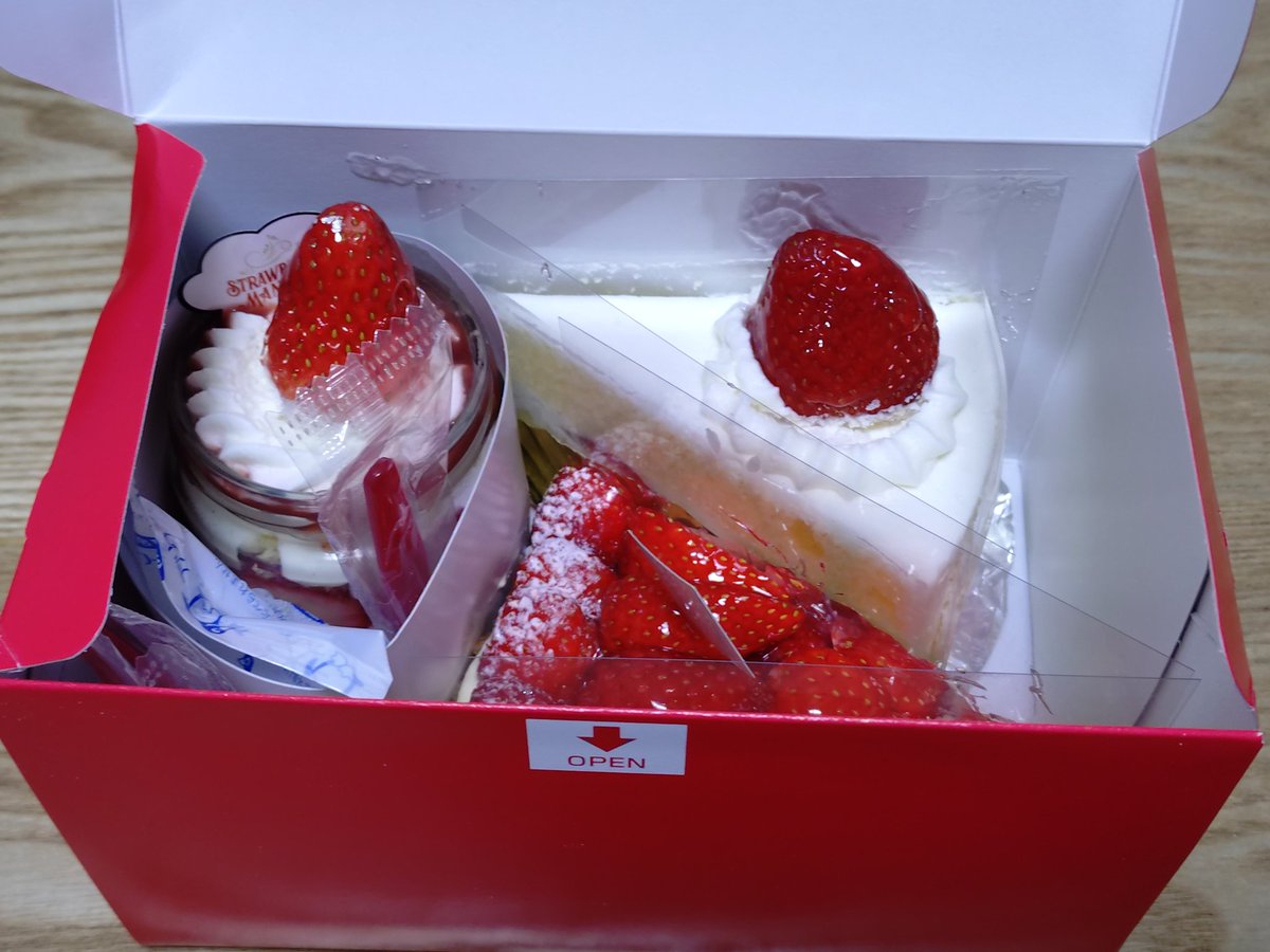 ff_sr15's tweet photo. 早めの誕生日プレゼントと退職祝い貰った😂思ったよりたくさん入ってて ビビり散らかしてる😂

私は声を大にしてこの場で言うわ･･･
今回も荷物多いやろからてわざと 少量のお土産渡したのに･･･私ばっかり貰ってしまった形になったやないかーーーい😂
もっと沢山買って渡したら良かったァァ！！！ https://t.co/b2siJNJSMY
