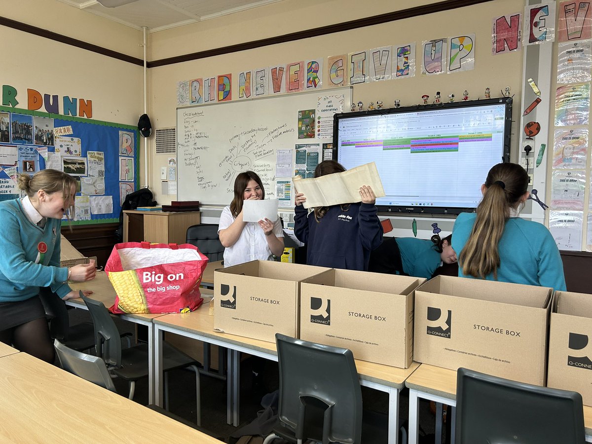 MrWadeHSS's tweet photo. TCS History Society working with historical evidence from 1930s - modern day. Da iawn pawb! 👏🏻 🔍 📃 📦 @TonyrefailCS @TonyrefailHSS @tonmiddleschool #historians #tonyrefail https://t.co/g6xukHj5kE