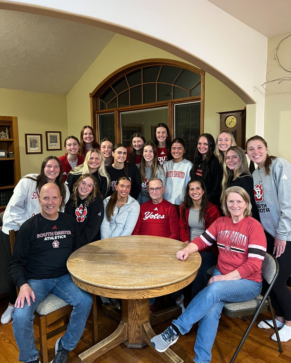 South Dakota Volleyball tweet media