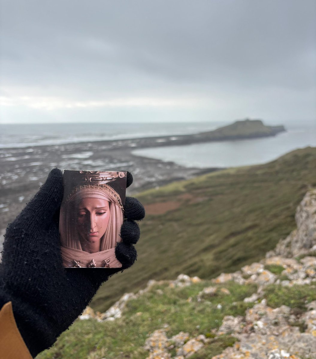 DesamparadosJ's tweet image. #Devoción | Desde Rhossilli, Reino Unido, un hermano nos hace llegar esta imagen de María Sma. Madre de los Desamparados.

¡Qué bonito es llevar a la Virgen siempre presente!

Santa María, ruega por nosotros, especialmente por nuestros hermanos que trabajan en el extranjero.