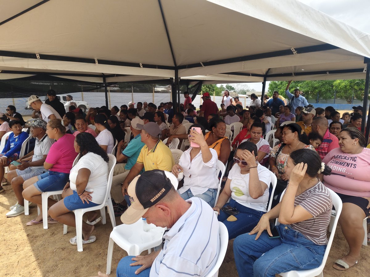 CarlosPElCholo's tweet photo. A esta hora en el corregimiento de #SanAnterito, el alcalde @kerguelenhugo pone la #PrimeraPiedra para una espectacular cancha sintética que se disfrutará esta comunidad. #SiLoDiceLoHace https://t.co/1bvK2YBV4G