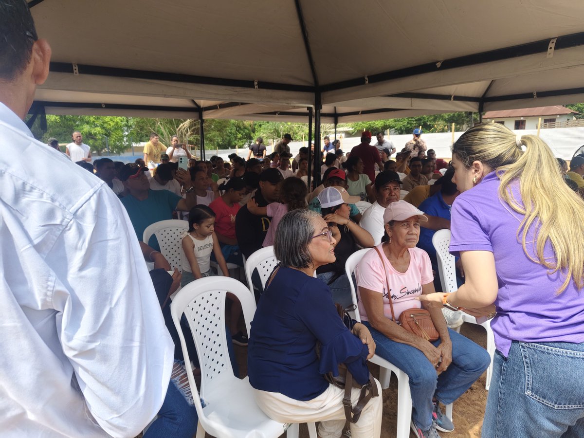 CarlosPElCholo's tweet photo. A esta hora en el corregimiento de #SanAnterito, el alcalde @kerguelenhugo pone la #PrimeraPiedra para una espectacular cancha sintética que se disfrutará esta comunidad. #SiLoDiceLoHace https://t.co/1bvK2YBV4G