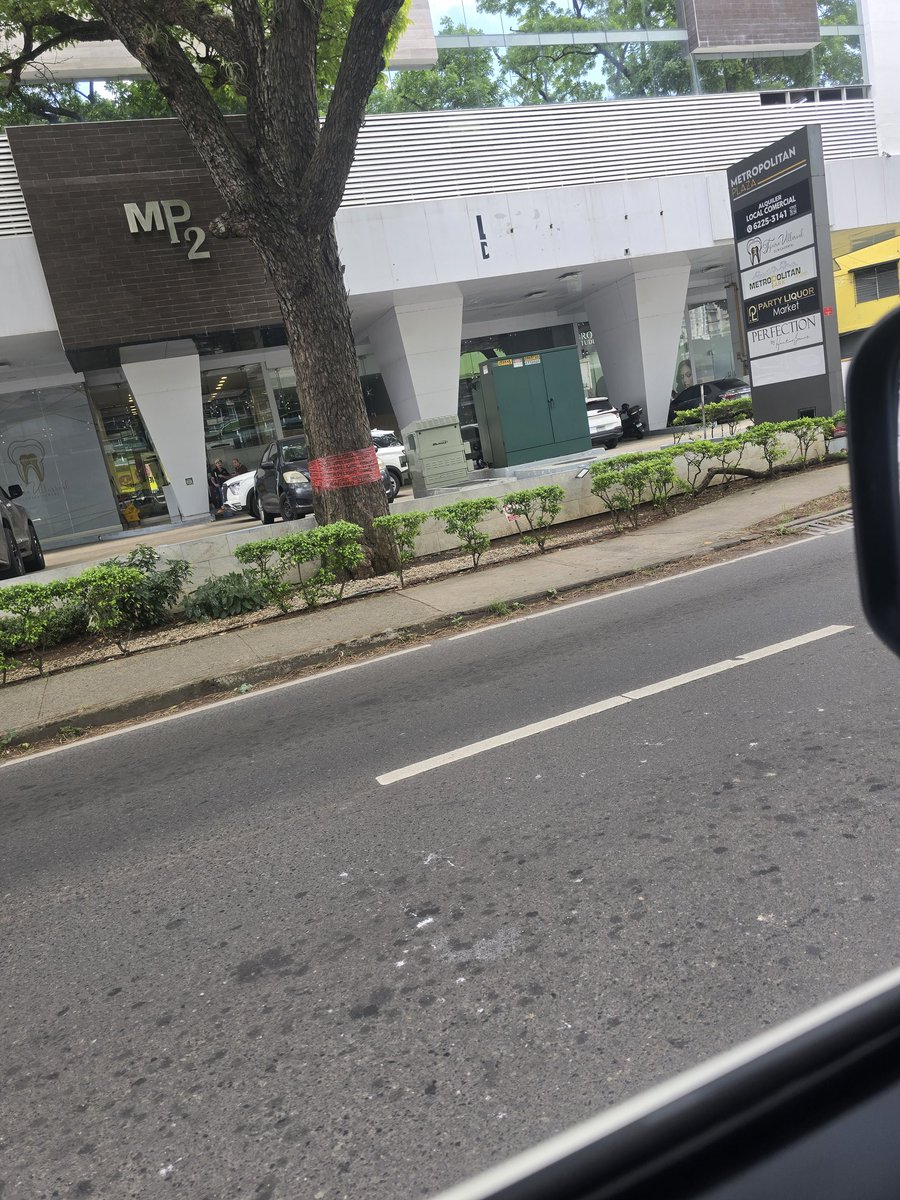 CatalinoRosas's tweet photo. Sera que van a echar abajo los arboles que sembro Porras? Progreso le llaman https://t.co/lvZqYA3vaR