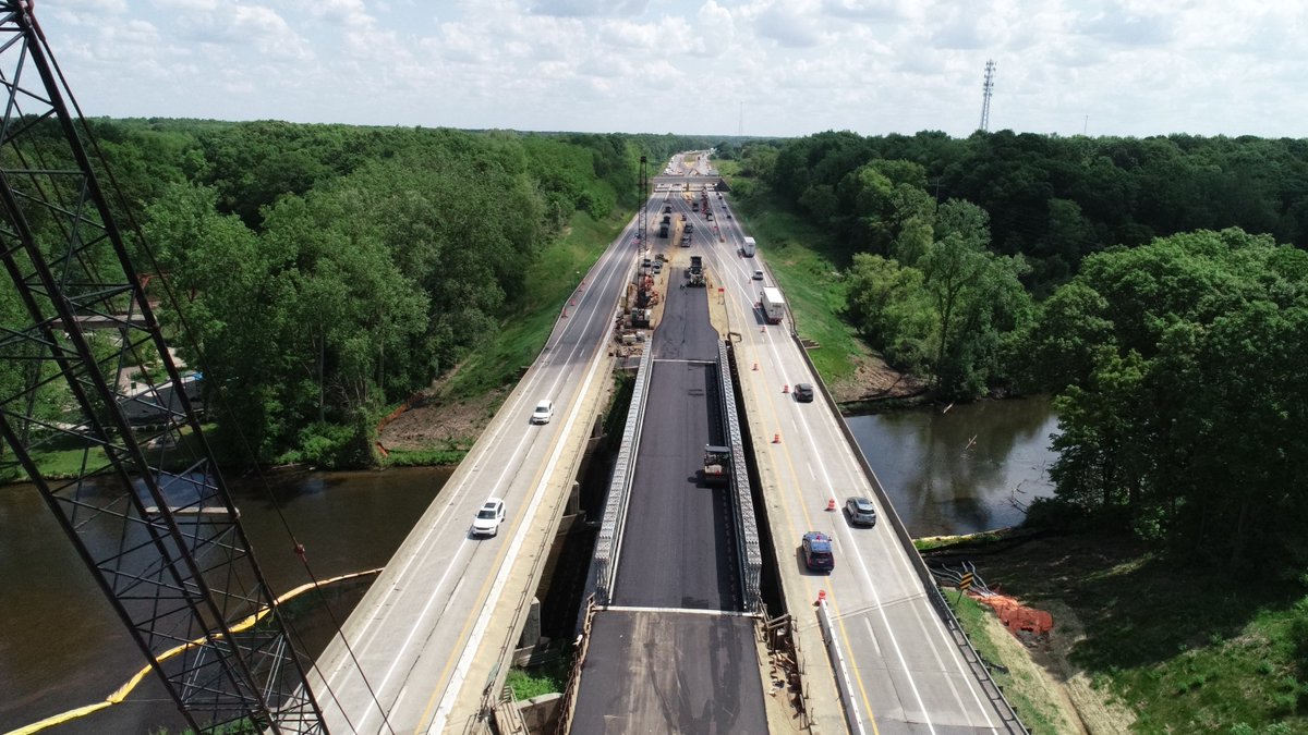 AcrowBridge's tweet photo. Bridges in the Median!
Installed between existing highway structures, Acrow’s rugged and cost-effective detour bridges help maintain traffic flow while priority projects move forward.
Smarter placement. Faster delivery. Safer outcomes.
Contact us here: https://t.co/lLrKOwAeIQ https://t.co/vhH8cjWhGb
