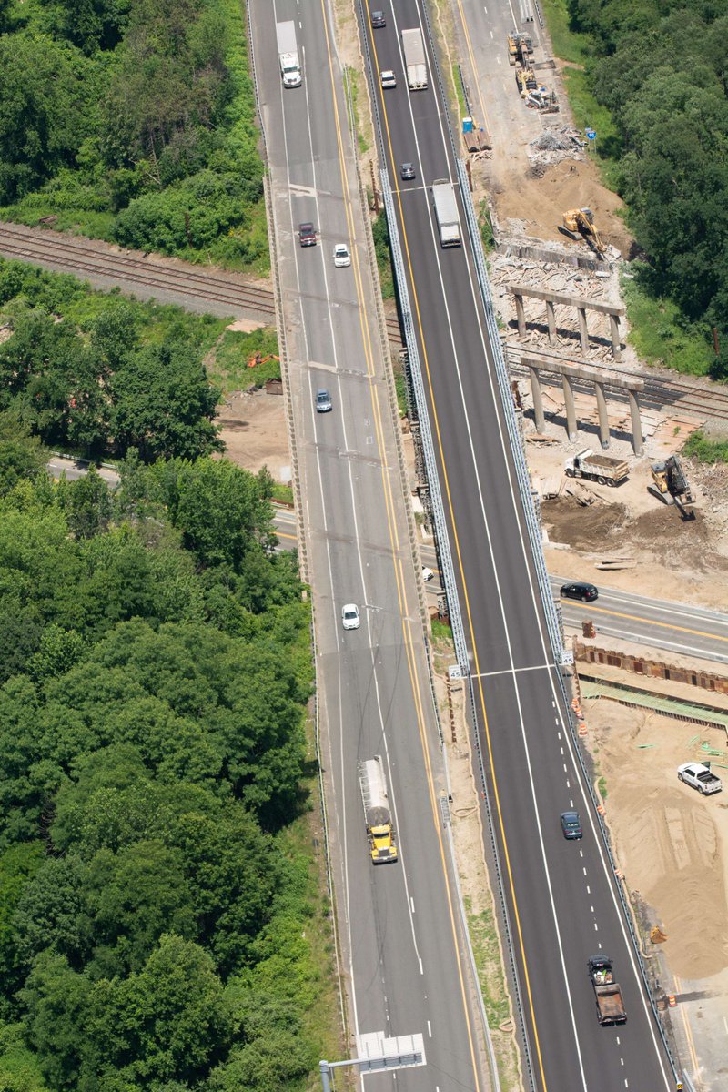 AcrowBridge's tweet photo. Bridges in the Median!
Installed between existing highway structures, Acrow’s rugged and cost-effective detour bridges help maintain traffic flow while priority projects move forward.
Smarter placement. Faster delivery. Safer outcomes.
Contact us here: https://t.co/lLrKOwAeIQ https://t.co/vhH8cjWhGb