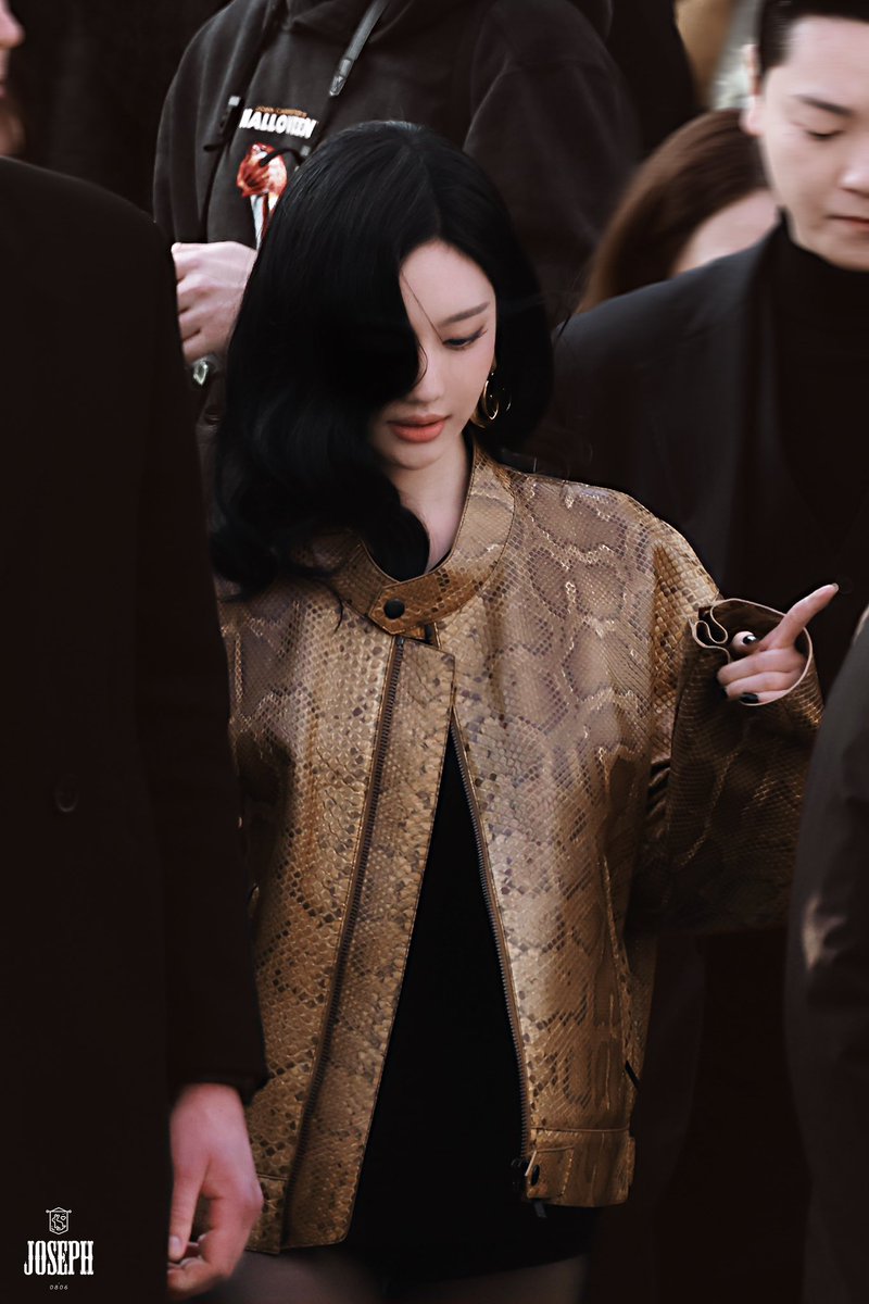 THIS DIVA

NINGNING AT GUCCI FW26
#NINGNINGxGucciFW26